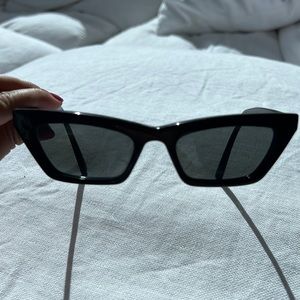 Black sunglasses “chapssal” gentle monster